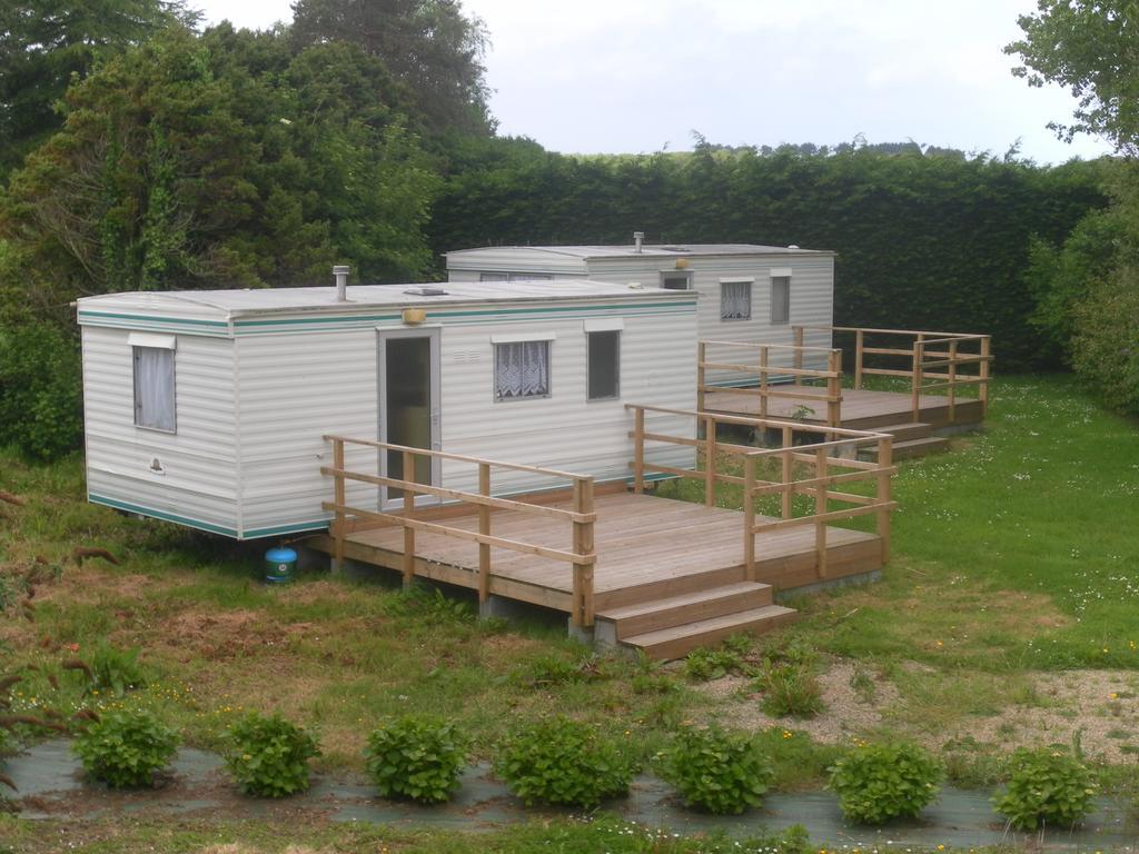 Les Mobile home de KERROYAL Garlan Extérieur photo