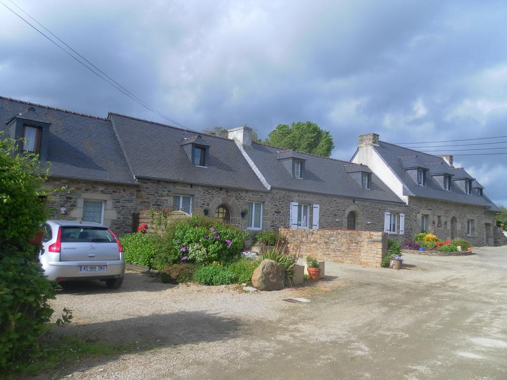 Les Mobile home de KERROYAL Garlan Extérieur photo